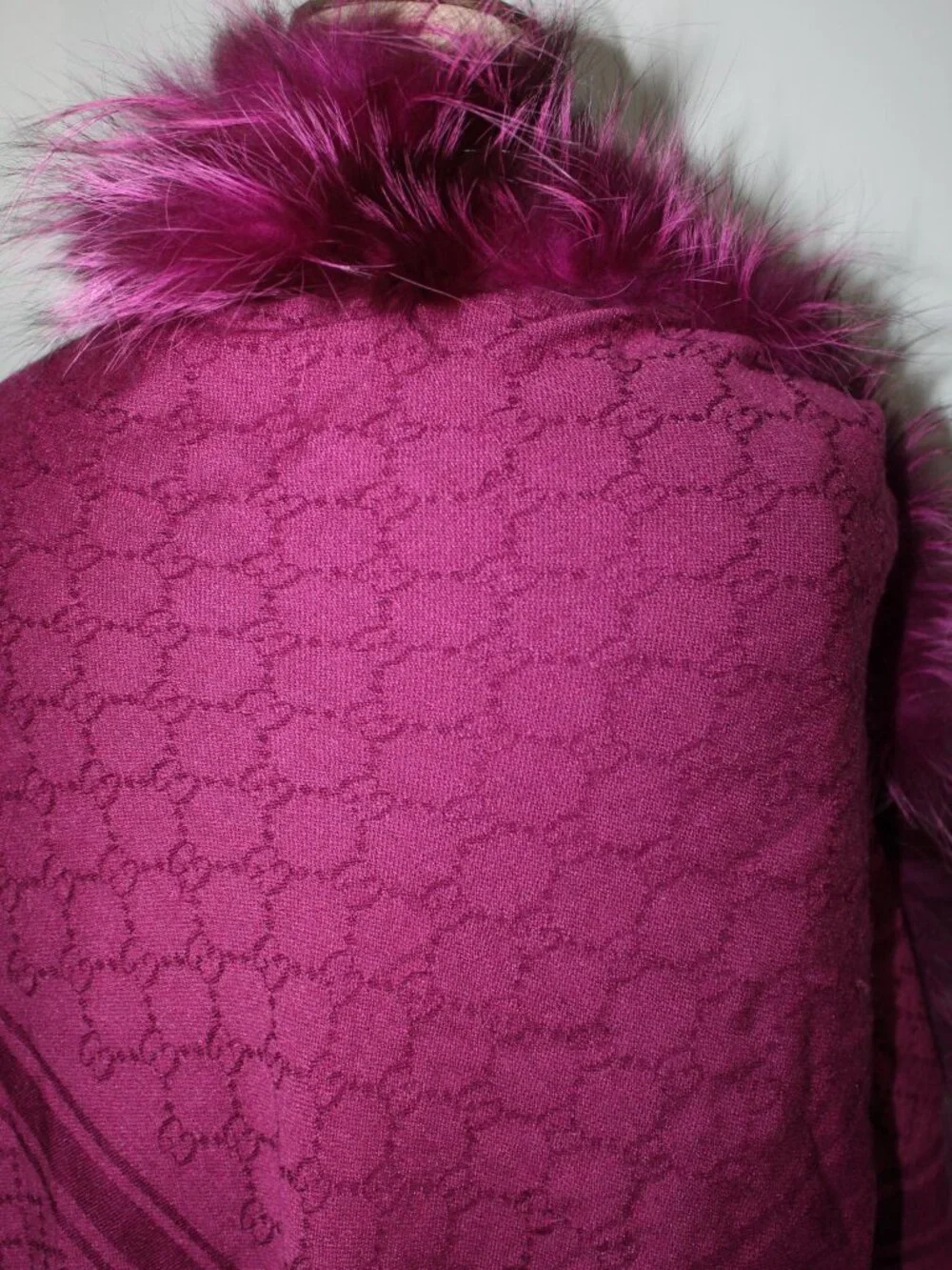 GUCCI Jacquard GG Wool Silk Fox Fur Trim Scarf Unisex Fringe Trim Stole Wrap